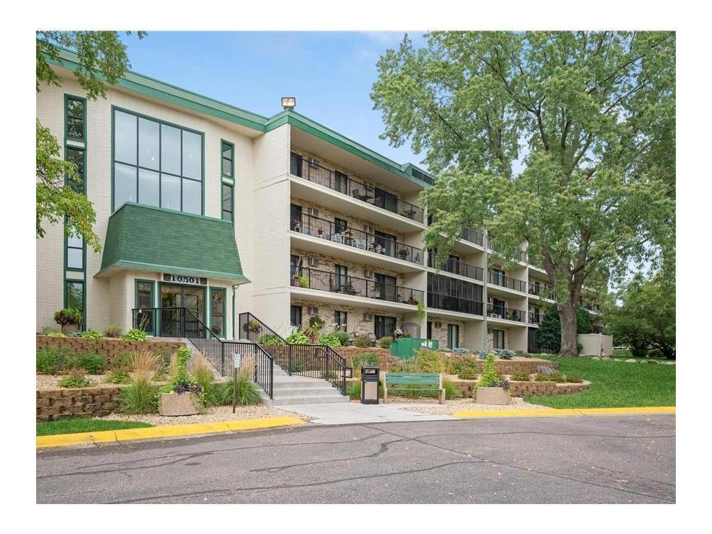 10501 Cedar Lk Rd S Unit 511, Hopkins, MN 55305 Room for Rent in