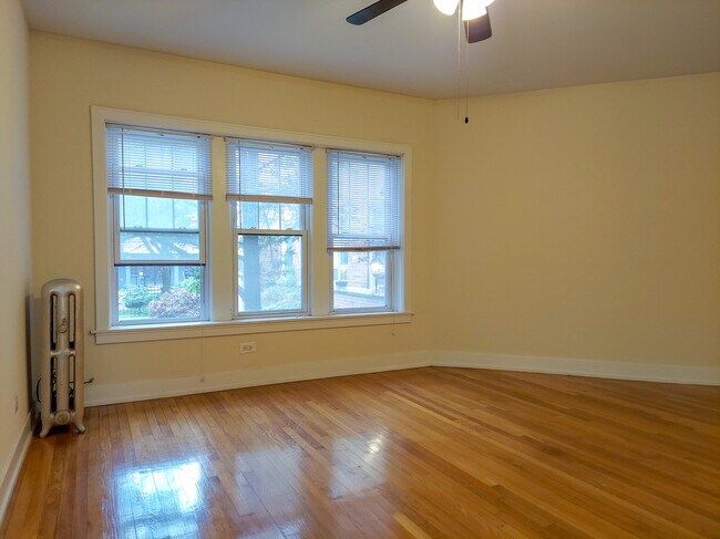 Foto del edificio - 1829 W Foster Ave