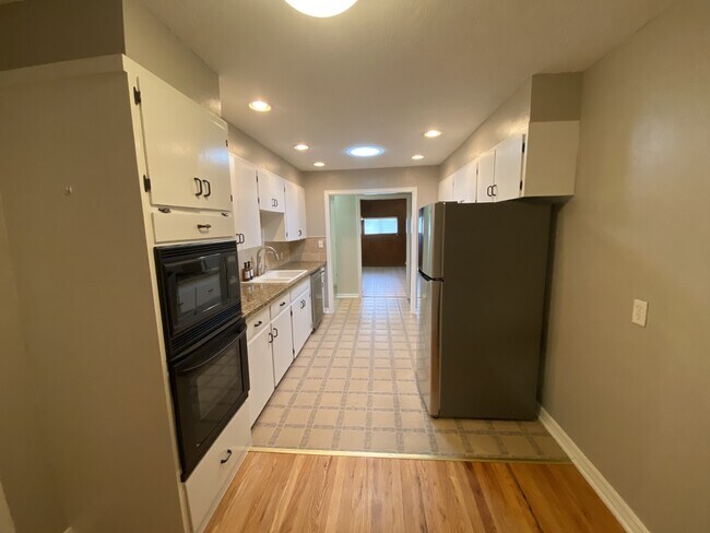 Foto del edificio - 1110 Grover Ln