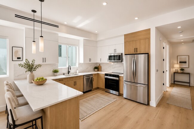 Building Photo - 5026 Cahuenga Blvd
