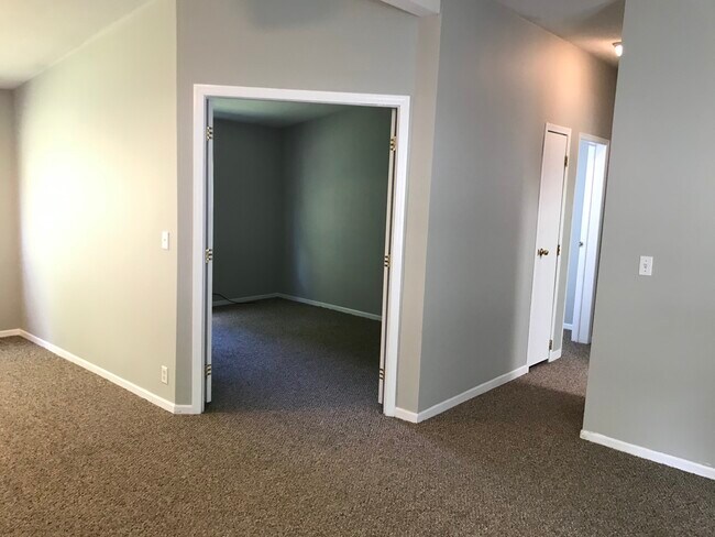 Building Photo - 4230 S Orchard Ln