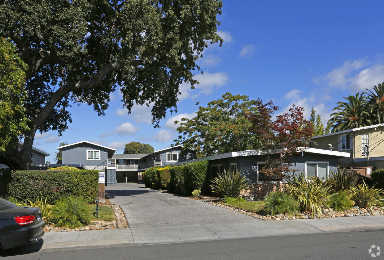 Primary Photo - Greentree Apartments