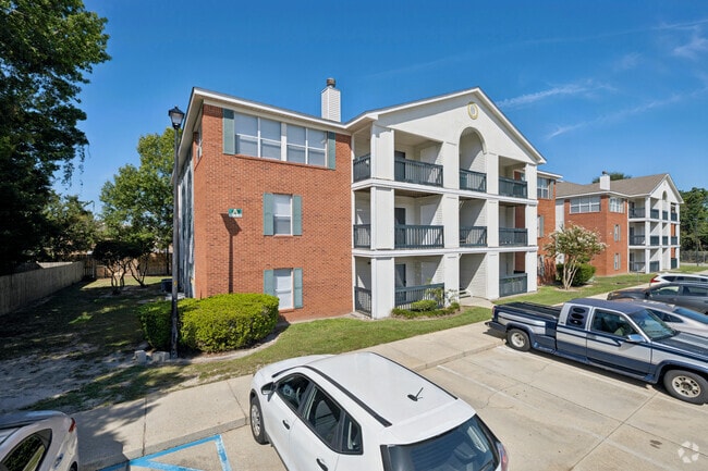 Building Photo - Hidden Oaks Apartments