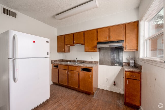 2BR, 1BA - 830SF - Kitchen - Twin Hills