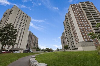 Building Photo - 201-201 White Oaks Ct
