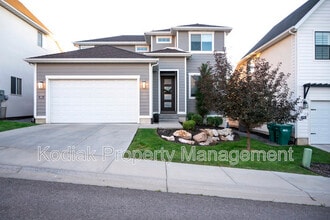 Building Photo - 1364 Petunia Ct