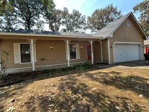 Building Photo - 121 Silverbrook Dr