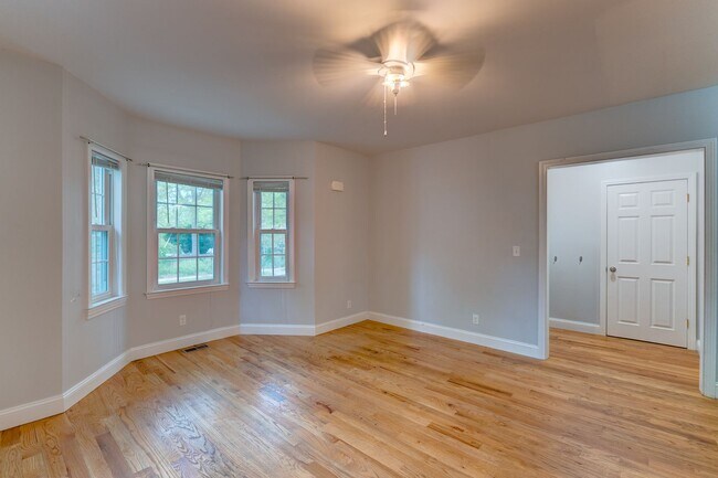 Foto del edificio - 79 Winchester Ave