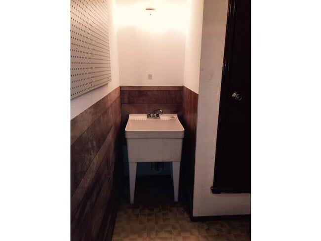 Building Photo - 11240 Montwood Dr