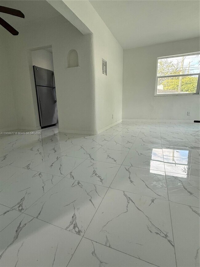 Foto del edificio - 3340 NW 13th Ave