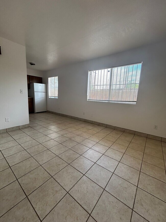 Foto del edificio - 2763 N Edith Blvd