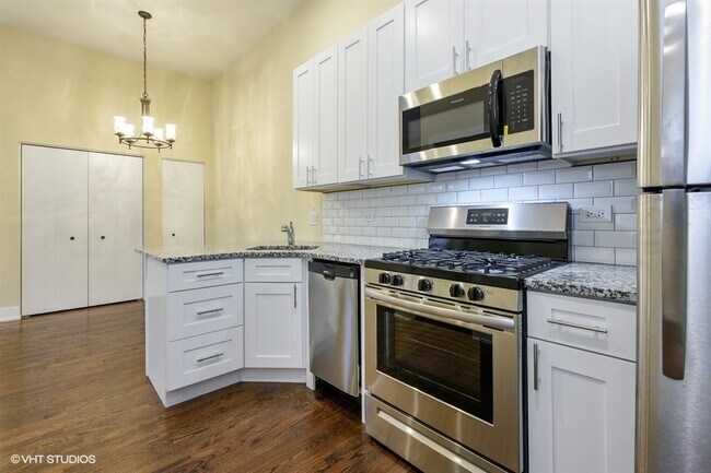 Building Photo - 1614 W Leland Ave