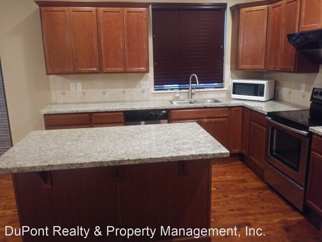 Building Photo - 3 br, 2.5 bath House - 1435 Farina Loop