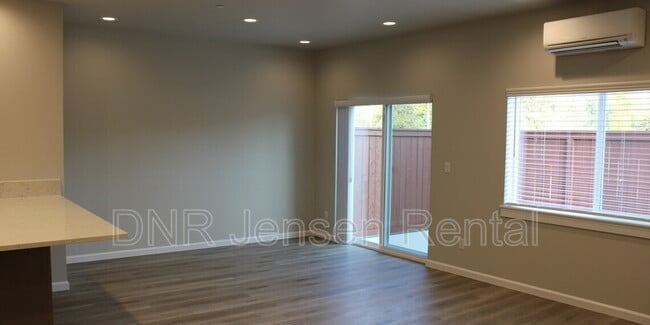 Building Photo - 14912 Canyon Rd E