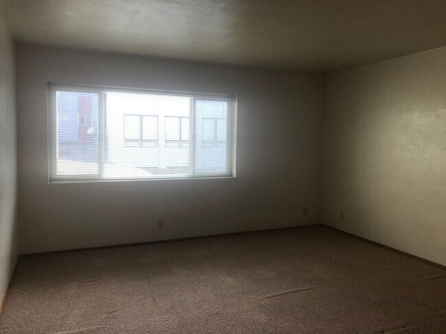 Foto del edificio - 2 Bedroom Apartment ~ Close to Campus ~ Ca...