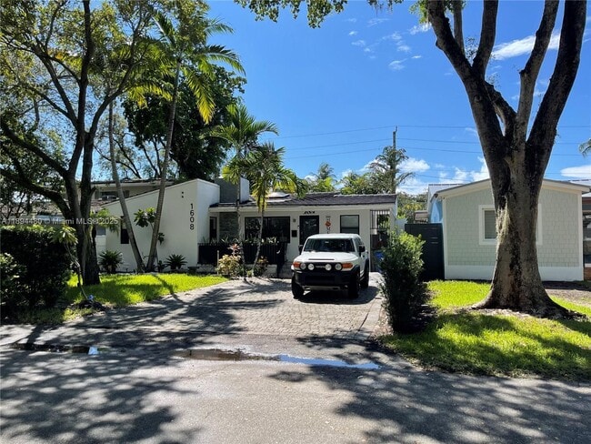 Foto del edificio - 1608 SE 2nd Ct