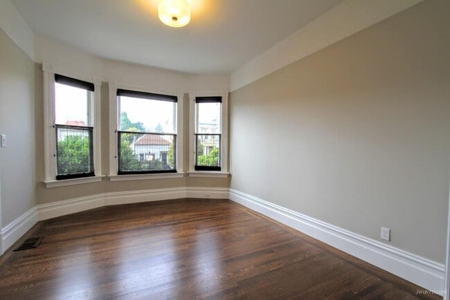 Building Photo - 893 Noe St