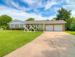 Building Photo - 724 Birch Dr