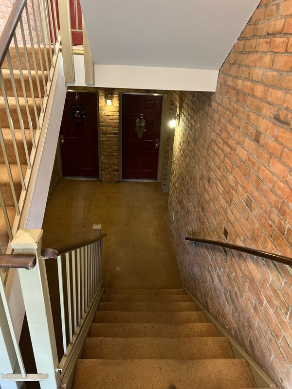 Building Photo - 2 Banyan Wood Ct