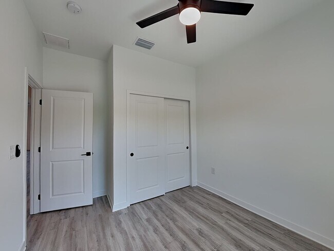 Foto del edificio - 1127 Highlands Rd