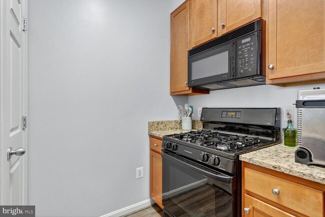 Building Photo - 4862 Eisenhower Ave