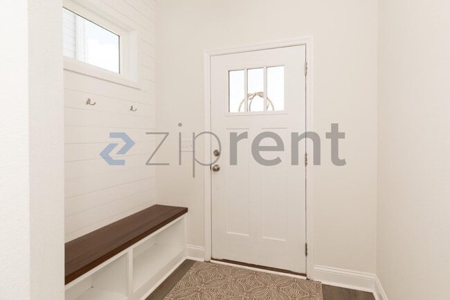 Building Photo - Unit