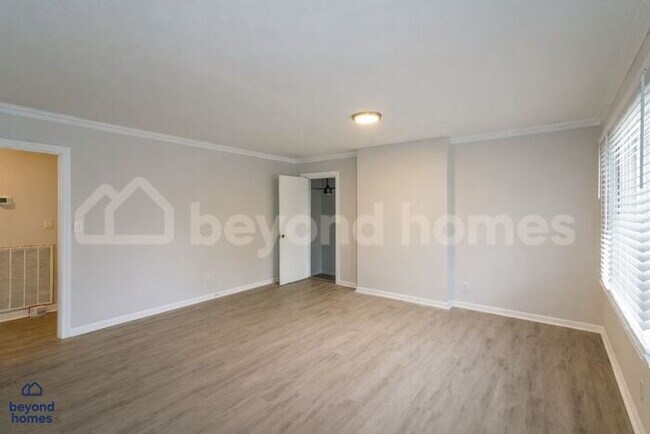 Foto del edificio - Amazing Recently Updated Home with Fenced Yard and Bonus Room!