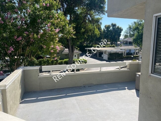 Building Photo - 2 Bedroom Plus Loft Condo For Rent in Gate...