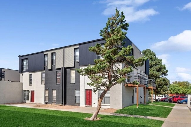 Building Photo - Villages at Gateway