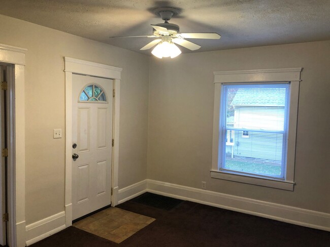 Building Photo - 2 BR Barberton Home