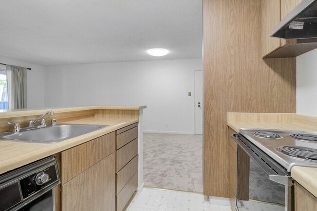 Building Photo - 139 Piccadilly Pl