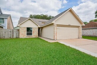 Building Photo - 11810 Glenwolde Dr