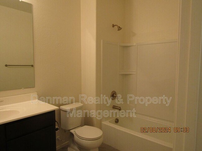 Foto del edificio - 225 W Tropical Dr