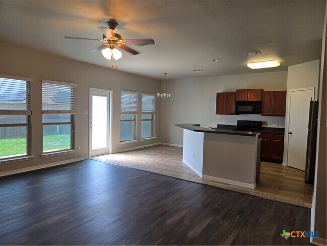 Foto del edificio - 1214 Jamestown Dr