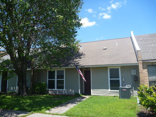 Building Photo - 8815 Pecan Tree Dr