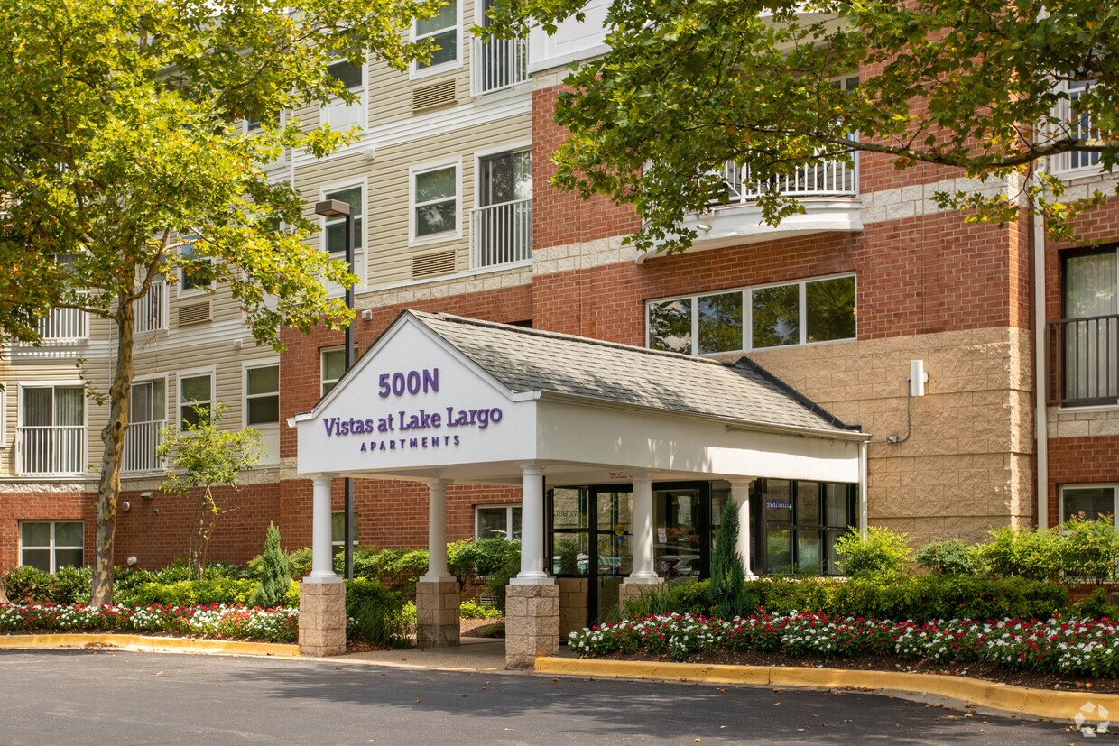 Vistas at Lake Largo Apartments in Largo, MD