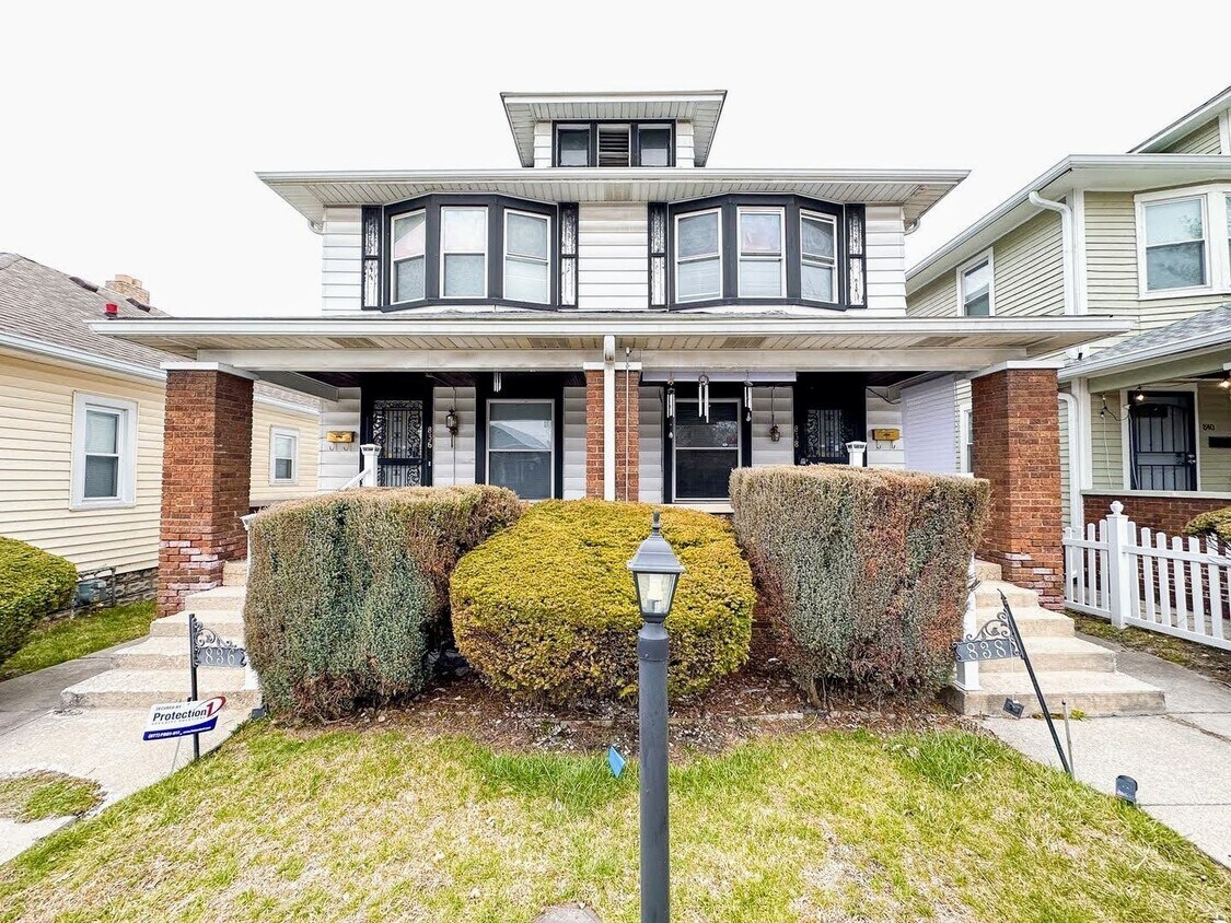 Foto principal - 838-838 N Oxford St