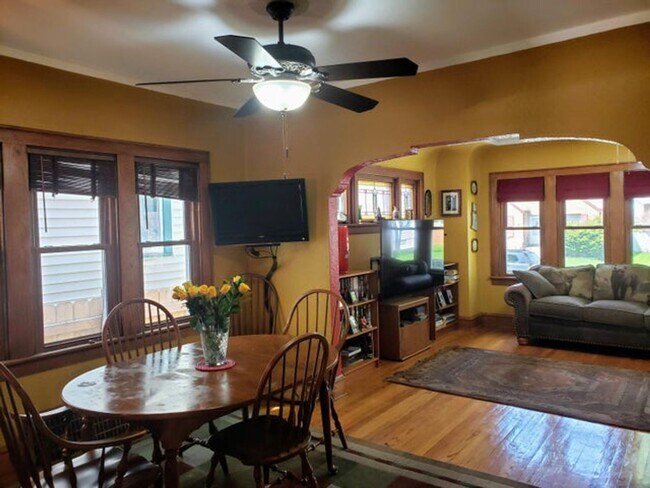 Building Photo - Beautiful 3 Bedroom Home