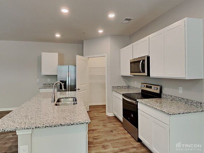 Foto del edificio - 9216 War Eagles Way
