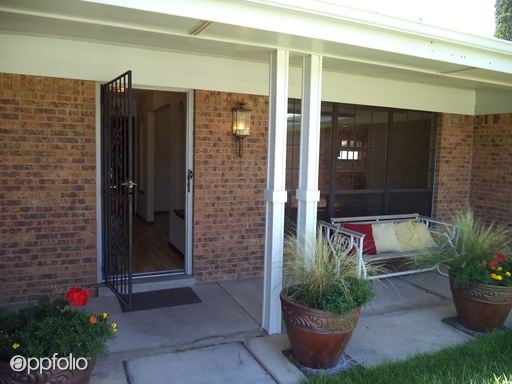 Building Photo - 811 Parkland Cir SE