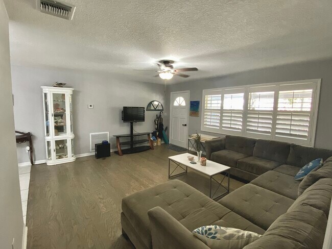 Foto del edificio - 4576 Wenhart Rd