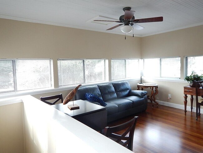 Foto del edificio - 16909 Franklin Ave