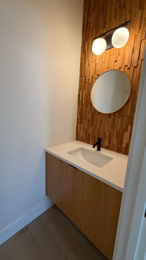 Building Photo - $900 move in bonus! Stunning & Spacious 2-...