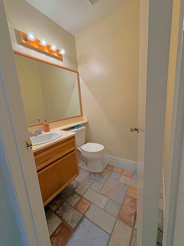 Foto del edificio - 13104 Glen Ct
