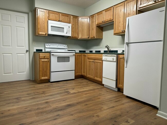 Building Photo - 532 Schneider Dr