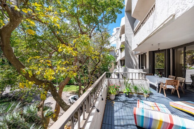 Foto del edificio - 141 Crandon Blvd