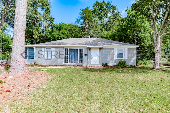 Primary Photo - HOLIDAY SPECIAL! SIGN A LEASE BY NOVEMBER ...
