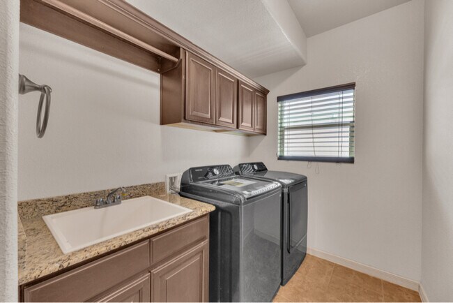 Building Photo - 11714 Dos Palmas Dr