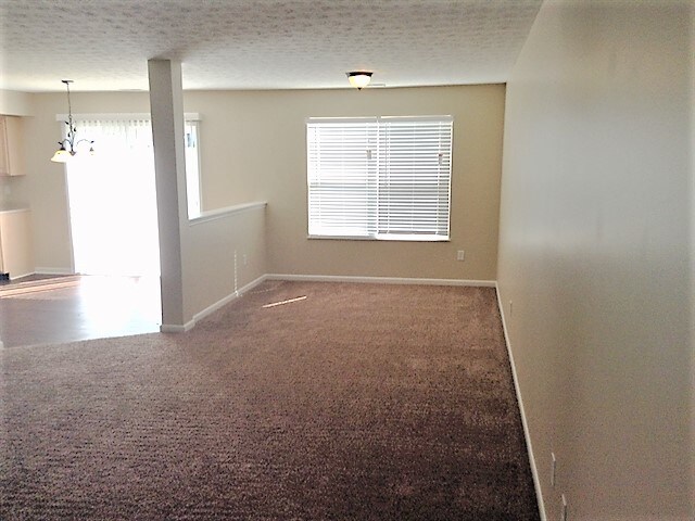 Foto del edificio - 241 Lakeview Dr