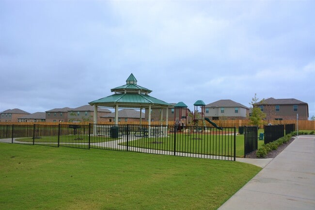 Building Photo - 1903 Dahlia Way